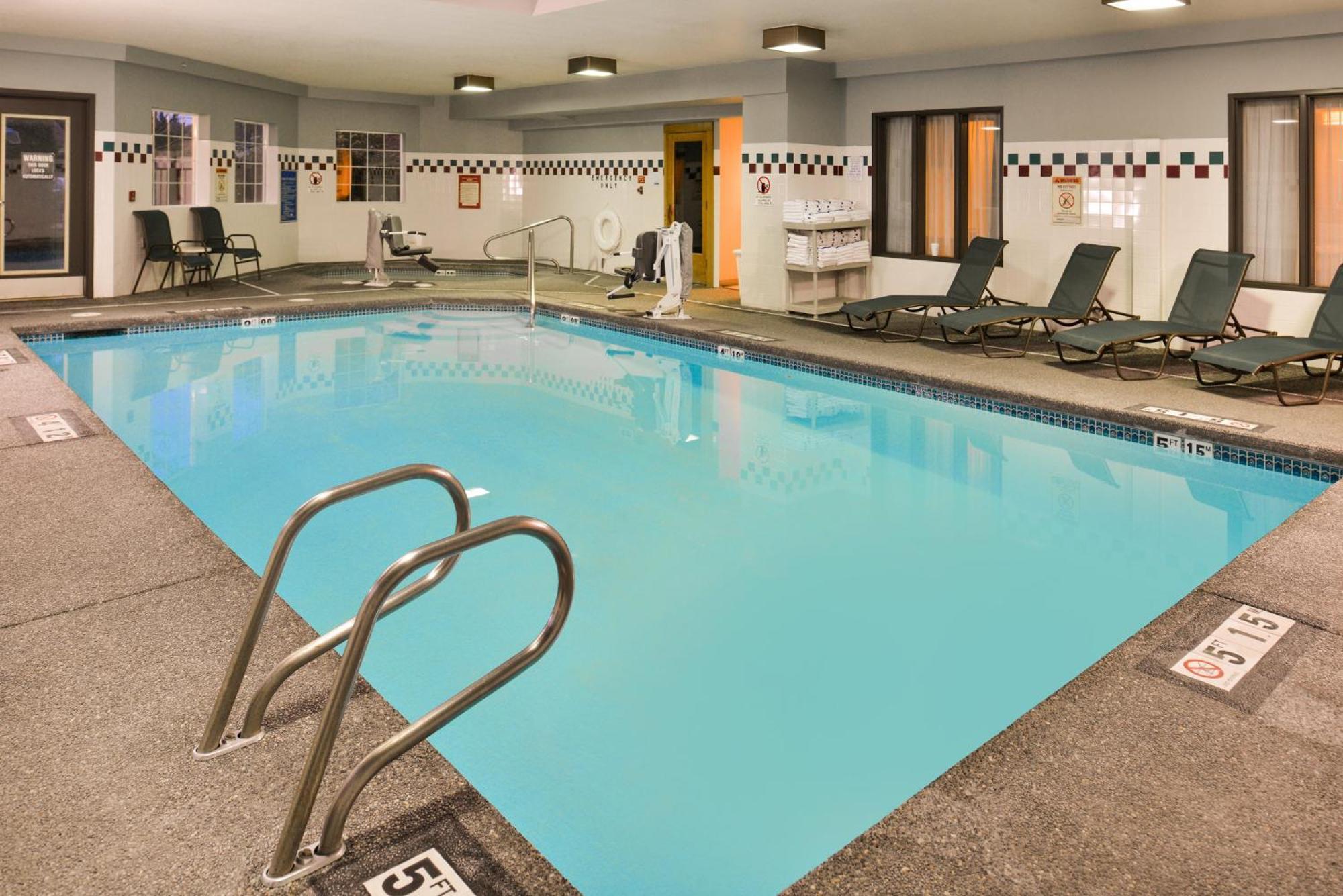 Holiday Inn Express Hotel & Suites Portland - Jantzen Beach By Ihg Exterior foto